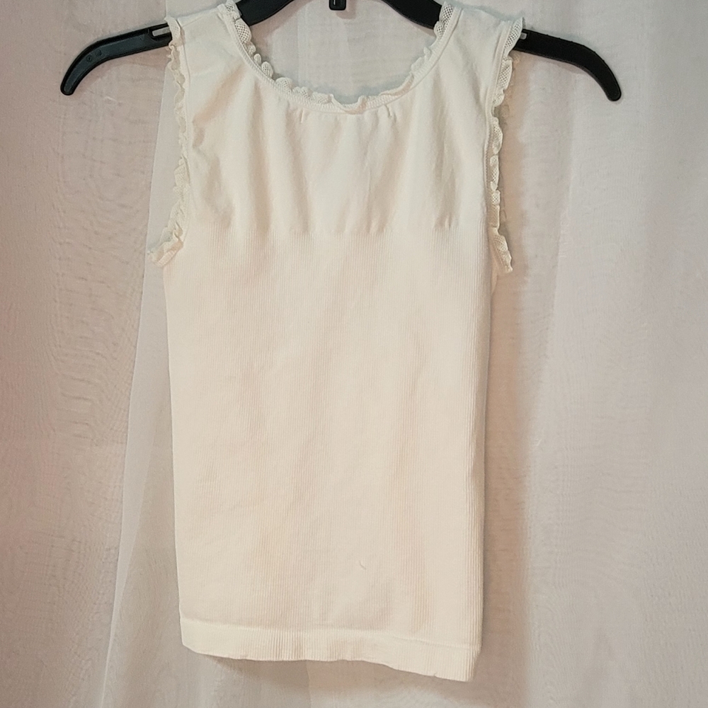 Max Studio White Fitted Ruffled Tank Top - Picture 3 of 3